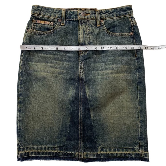 l.e.i. Denim pencil skirt juniors size 1 distressed look with raw hem - Picture 12 of 13